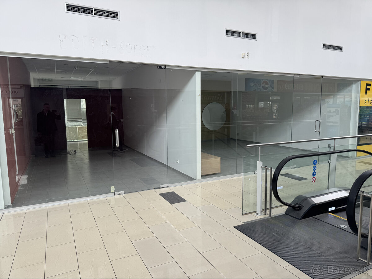 Prenájom obchodných priestorov od 24 m² v OD Saratov II v me - 6