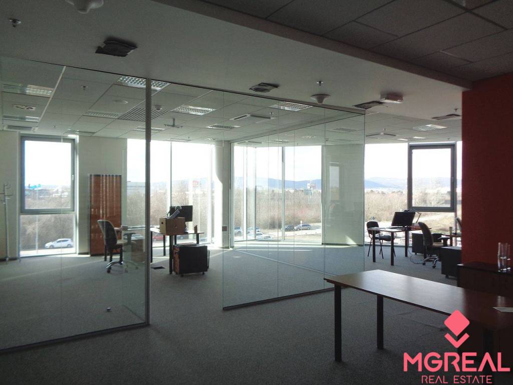 Kancelárie v administratívnej budove Aircraft Bulding - 6