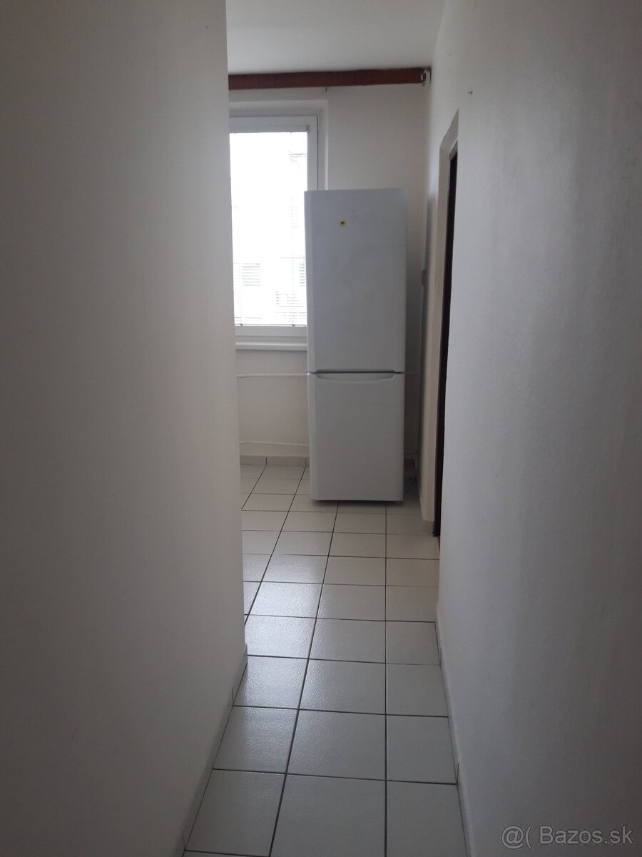 Prenajom 2-izbovy byt Stred - 6