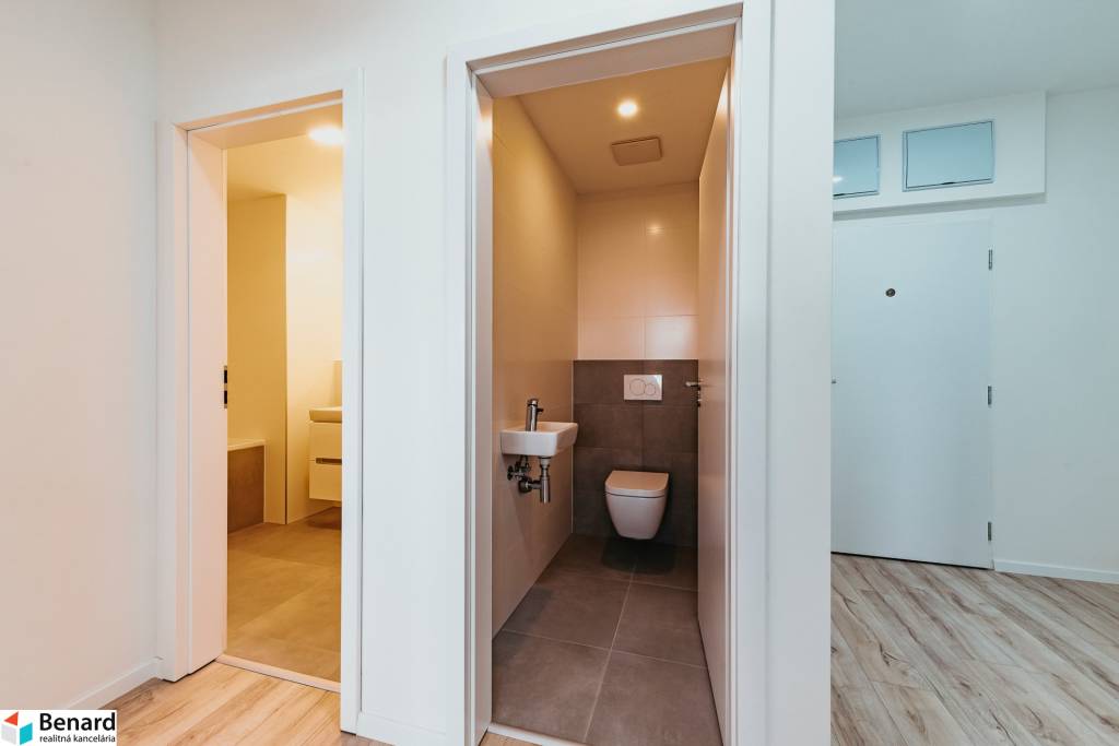 NA PREDAJ POSLEDNÉ TRI 3.IZBOVÉ BYTY TYP 5, KARPATSKÁ POPRAD - 6