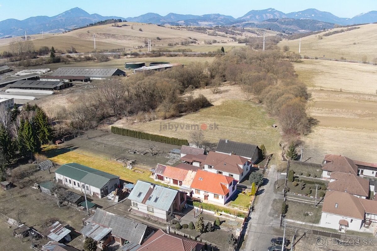 NA PREDAJ - Priestranný 5-izbový rodinný dom Ľubeľa - 6