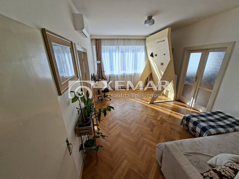 PREDAJ 3,5 izbový staromestský byt Banská Bystrica - 6