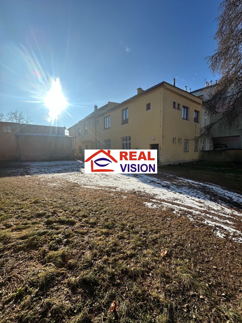 Predaj obchodno administratívna budova Poprad, Námestie Svät - 6