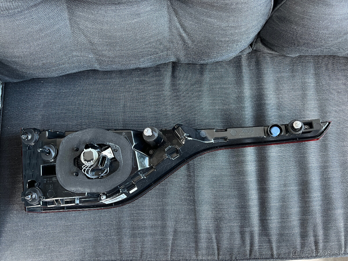 RENAULT KOLEOS SPODNÁ ČASŤ KUFROVÝCH DVERÍ - 6