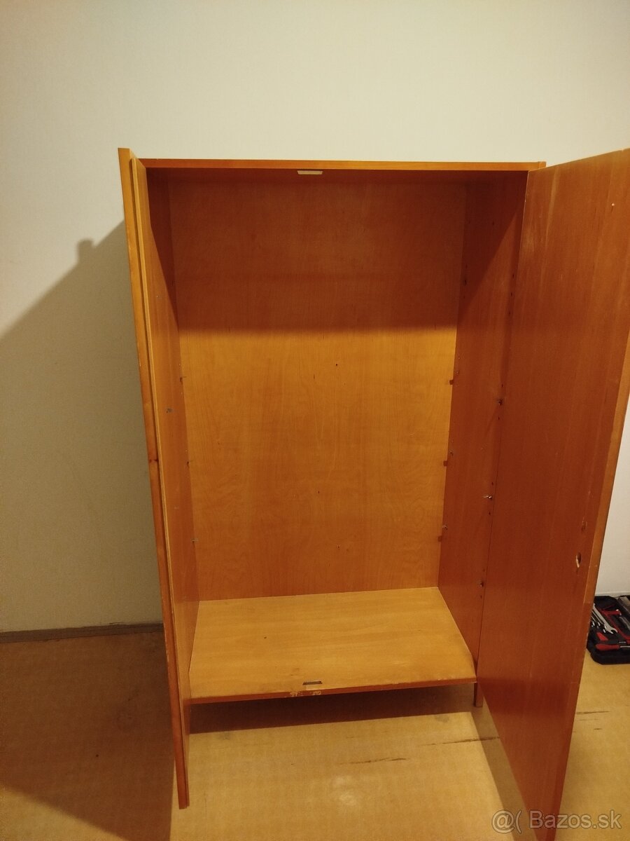 STARŠIA SKRIŇA, PERIŇÁK, LUSTER - 6