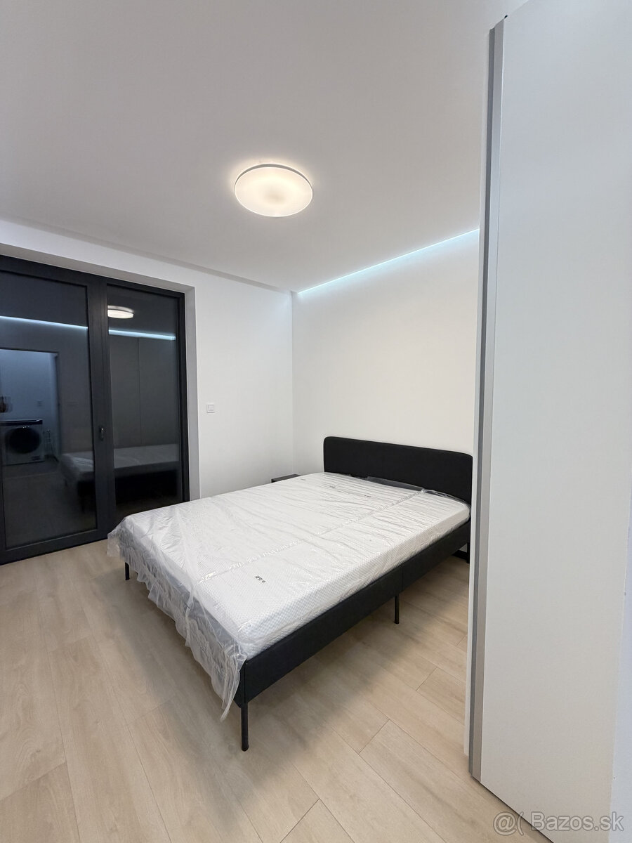 2 - izbový byt v úplnom centre - 6