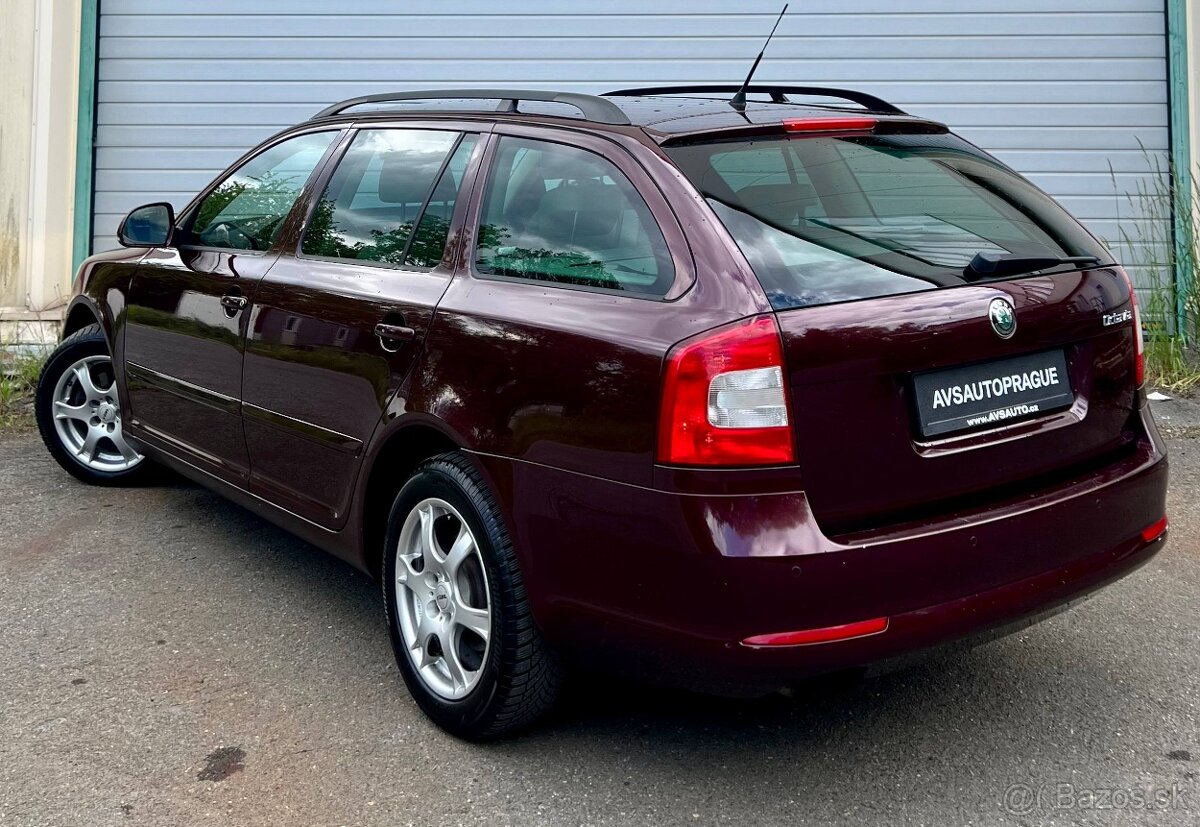 Škoda Octavia Combi 2.0 TDI DSG Elegance (2010) - 6