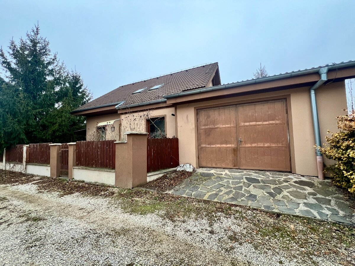 5- izbový rodinný dom s rozľahlým pozemkom na predaj v Tomáš - 6