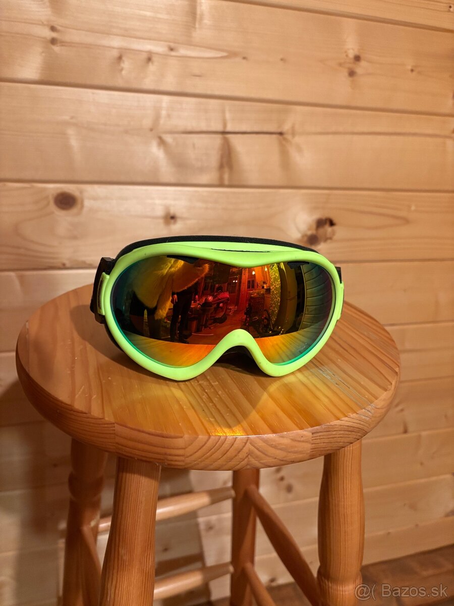 Lyžiarska prilba a okuliare - 6