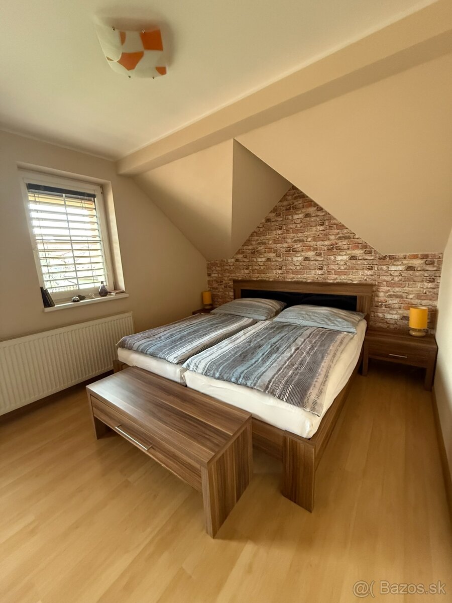 Rodinný dom s dvojgarážou, altánkom, bazénom - 6