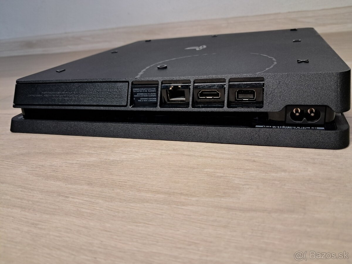PS4 slim 500GB, 2 ovládače, 4 hry - 6