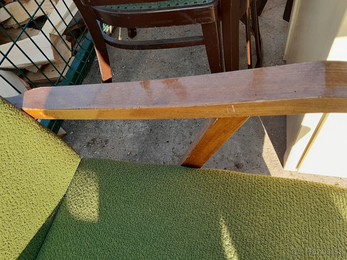 Predám zelené kreslá cena spolu 50€ - 6