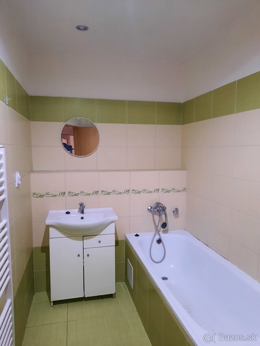 Prenájom 2- izb. bytu v centre Humenného - 6