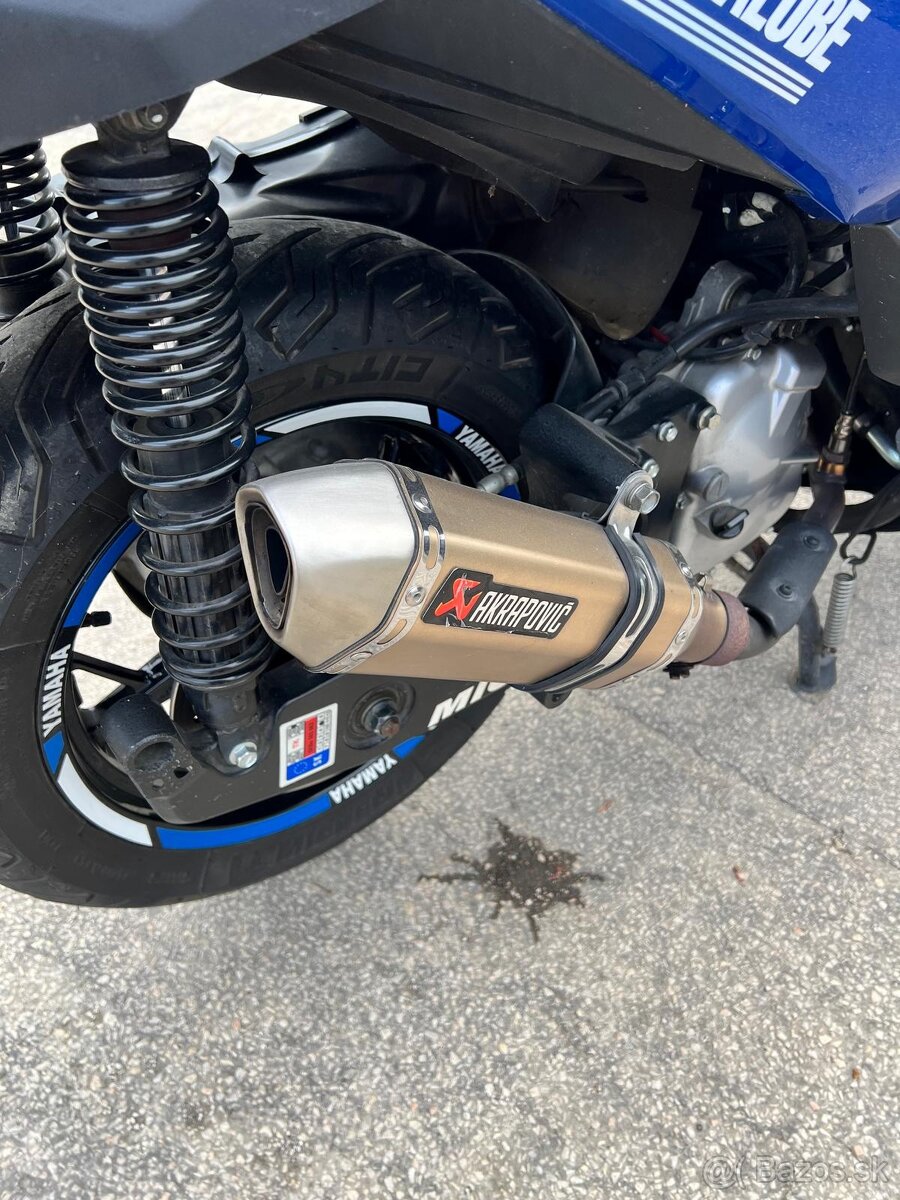 YAMAHA X MAX 125 VR46 LIMITKA - 6