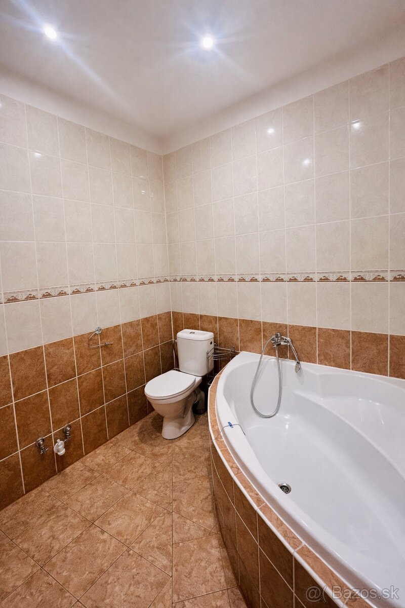 Svetlý podkrovný loft 82 m² v centre Nitry - 6