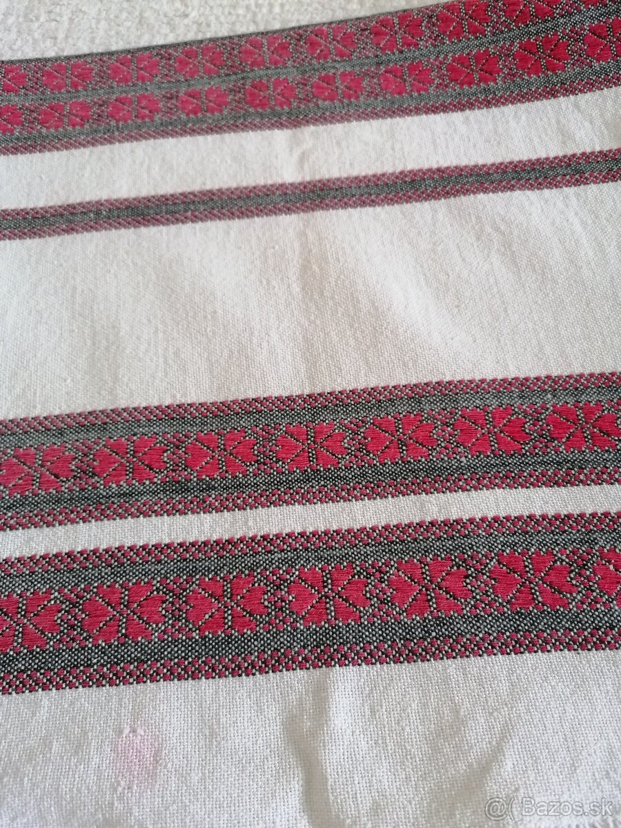 Vankúš a obrus. - 6