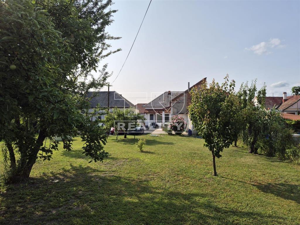 4 izbový rodinný dom v centre Levíc- kompletná... - 6