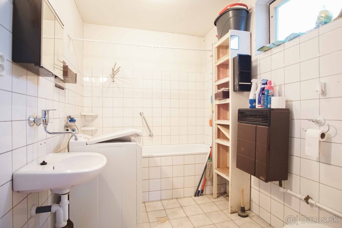 Rodinný dom s garážou na ul. Pod kopcom, Nové Zámky, 649m2 - 6