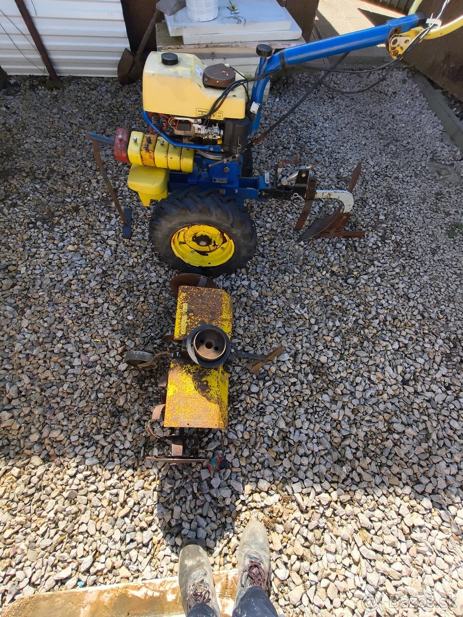 Agzat s pluhom a kultivátorom - 6