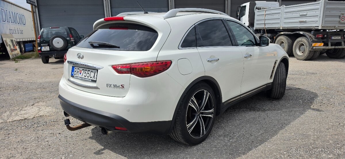 Infiniti FX30 - 6