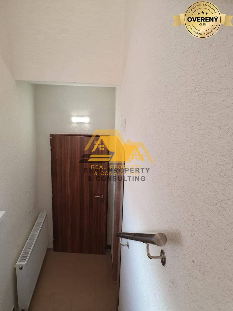 Predám podnikateľský objekt v Komjaticiach - 6