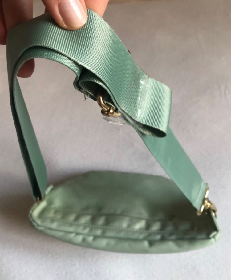 ————-—-Nová mint ľadvinka/kabelka Bench, 8 E————— - 6