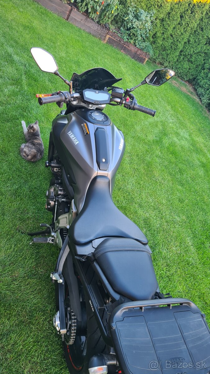 YAMAHA MT07 - 6