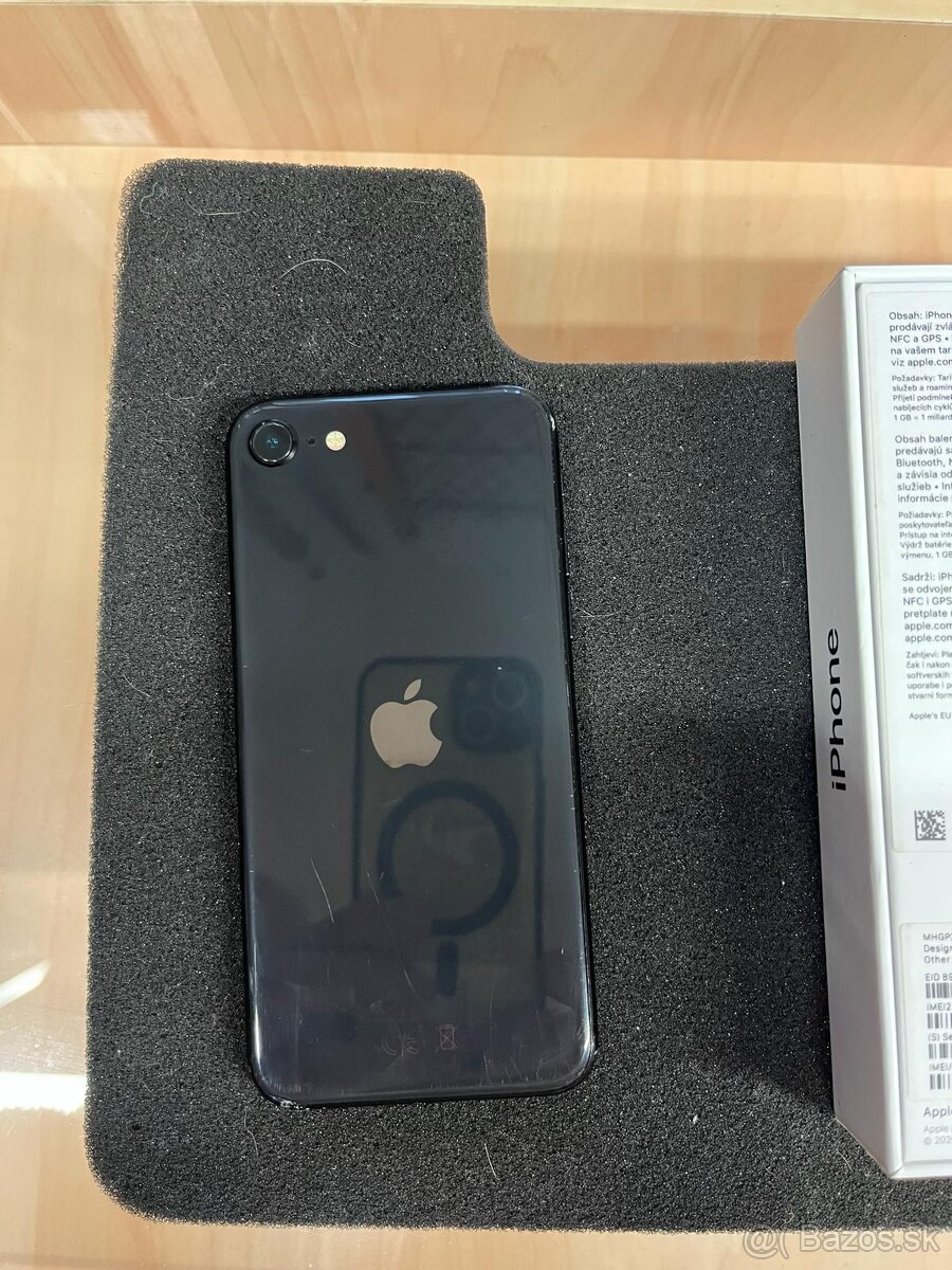Apple iPhone SE 2020 - 64 GB, bat. 84% - 6