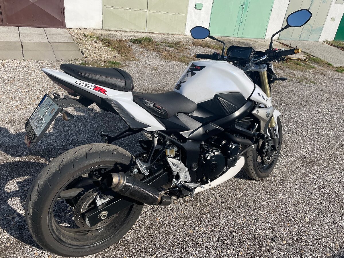 Suzuki gsr 750 - 6