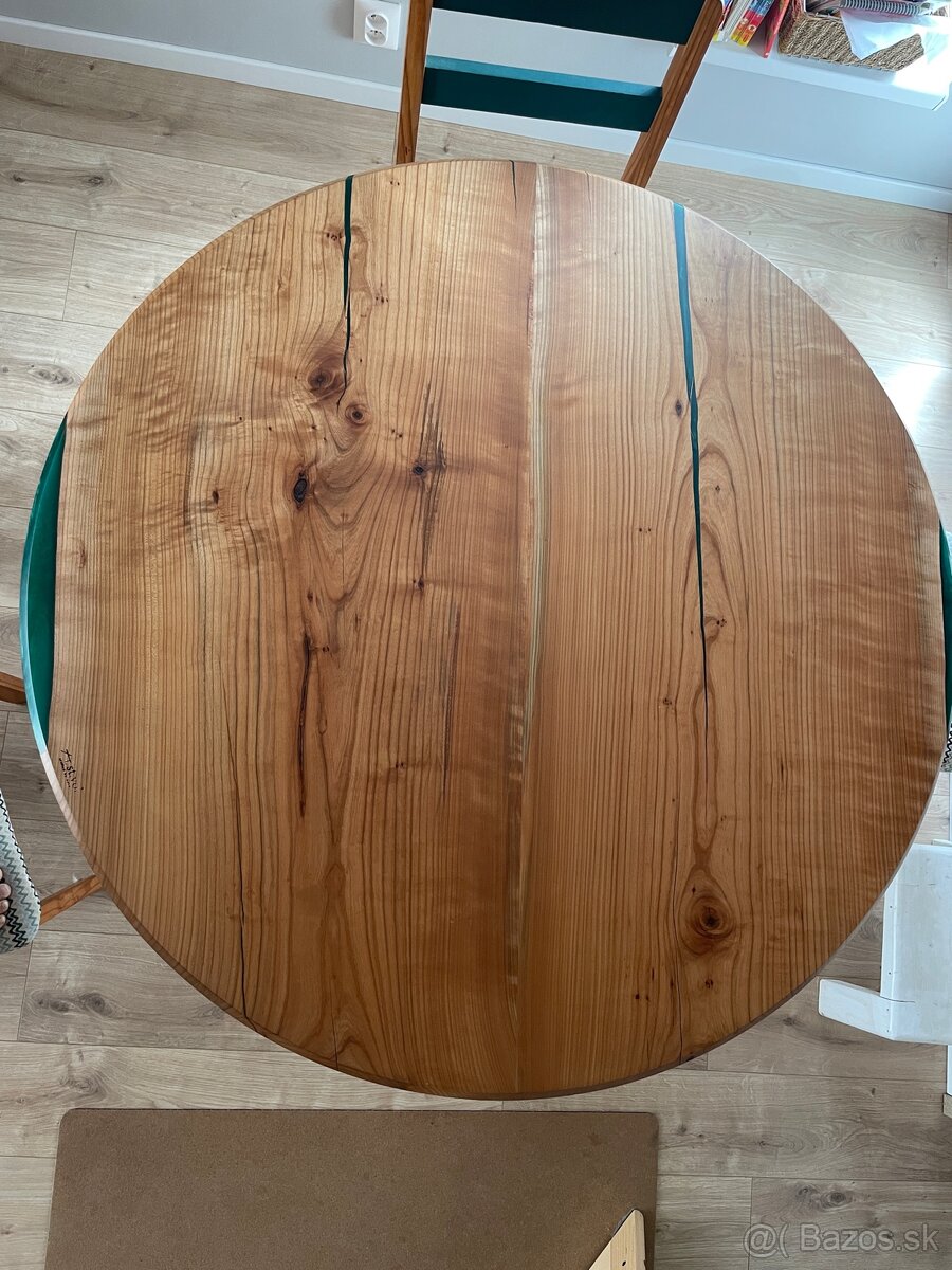 Masívny jedálenský stôl značky St.vol - čerešňa - 6