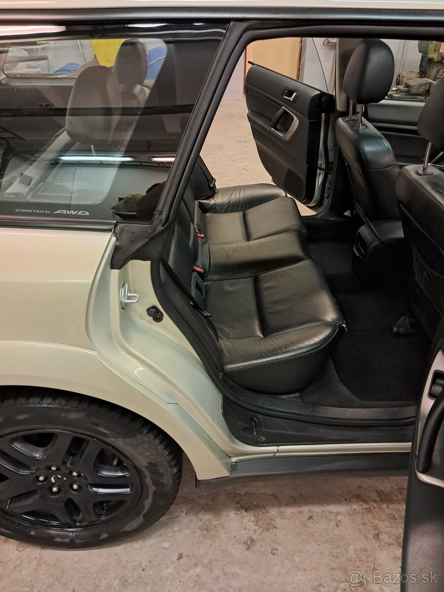 Subaru Outback 2.5 - 6