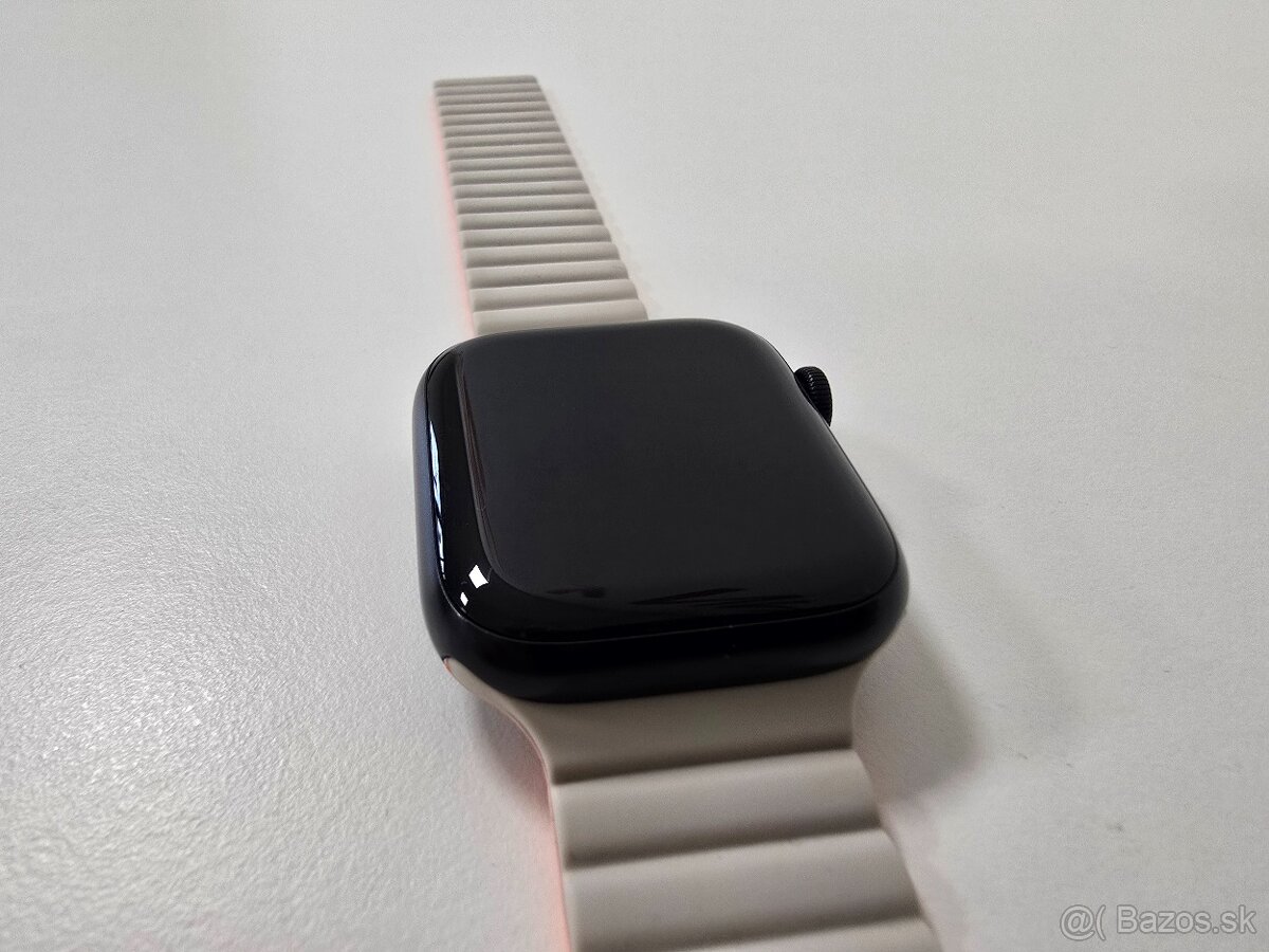 Apple Watch 8 45mm - 6