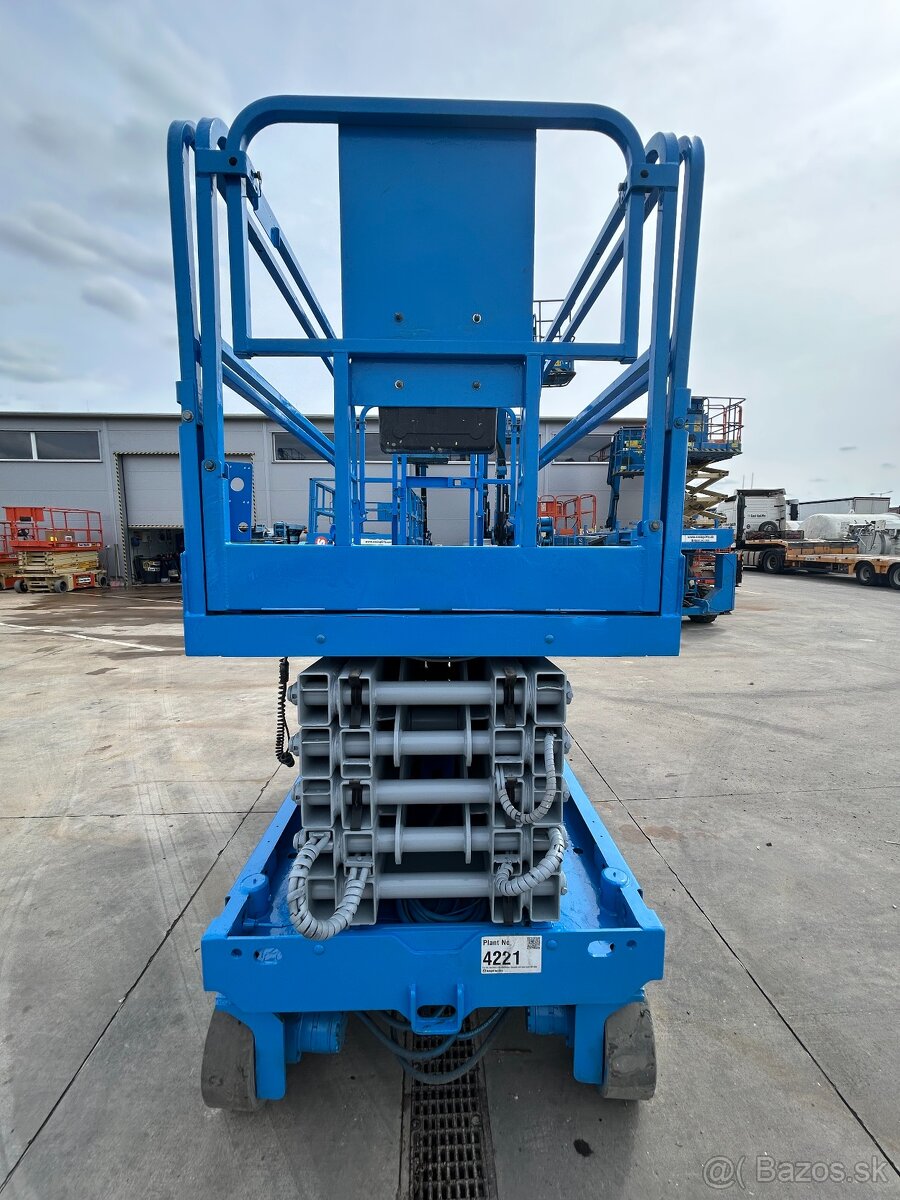 Nožnicová pracovná plošina batériová Genie GS4047 - 6