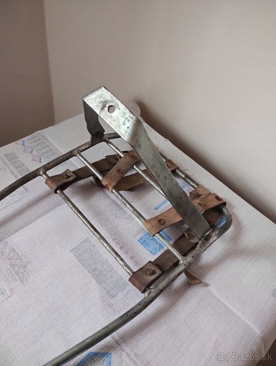 Prodám univerzální originální nosič na motocykl Jawa ČZ - 6