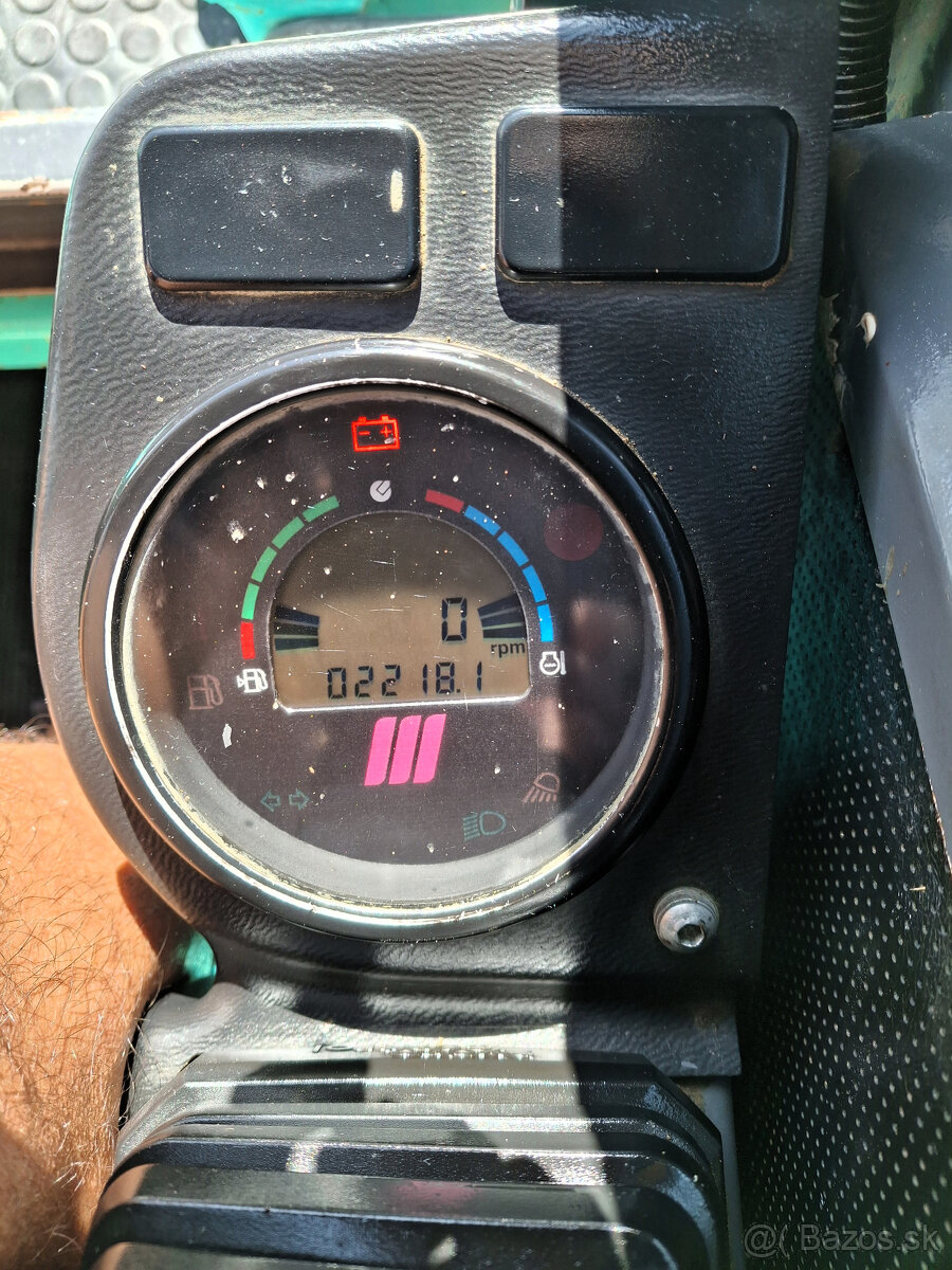 Šmykový nakladač IHI AS12 - 6