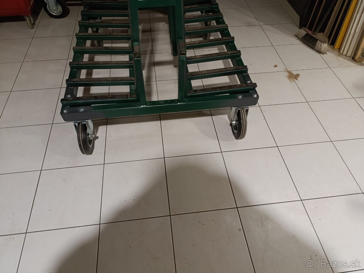 Predam vozika na velkoplosny material. - 6