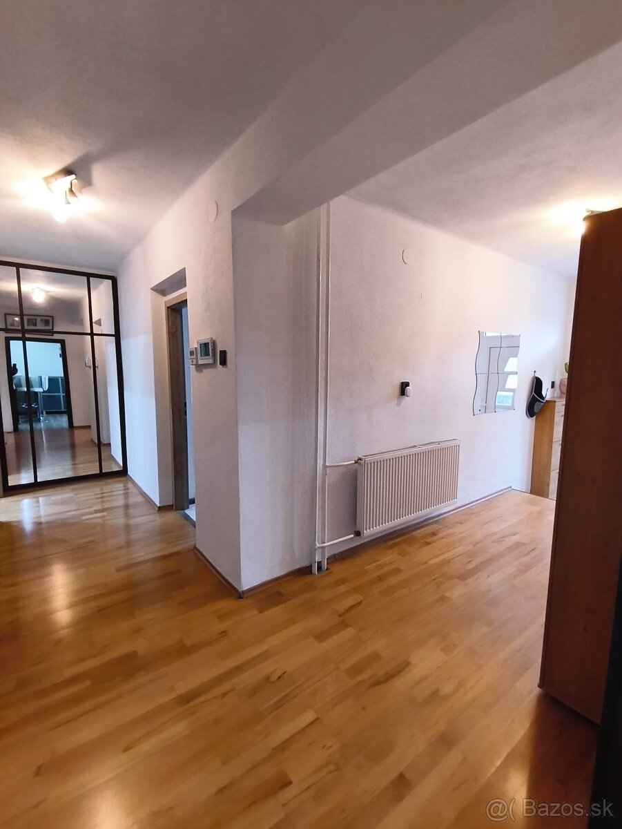 Na prenájom veľkometrážny 2 izbový byt v dome- LEVICE - 6