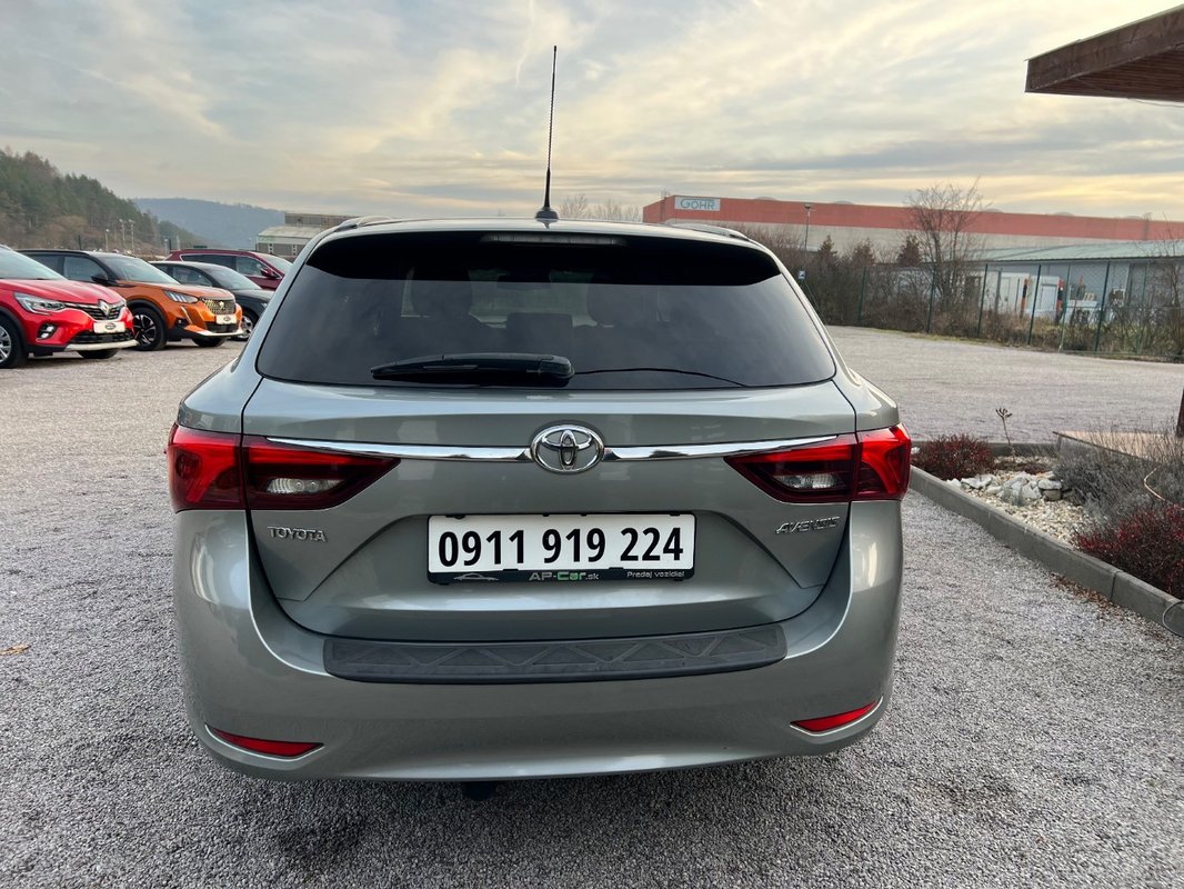 Toyota Avensis Combi 2.0 D-4D S&S Executive - 6