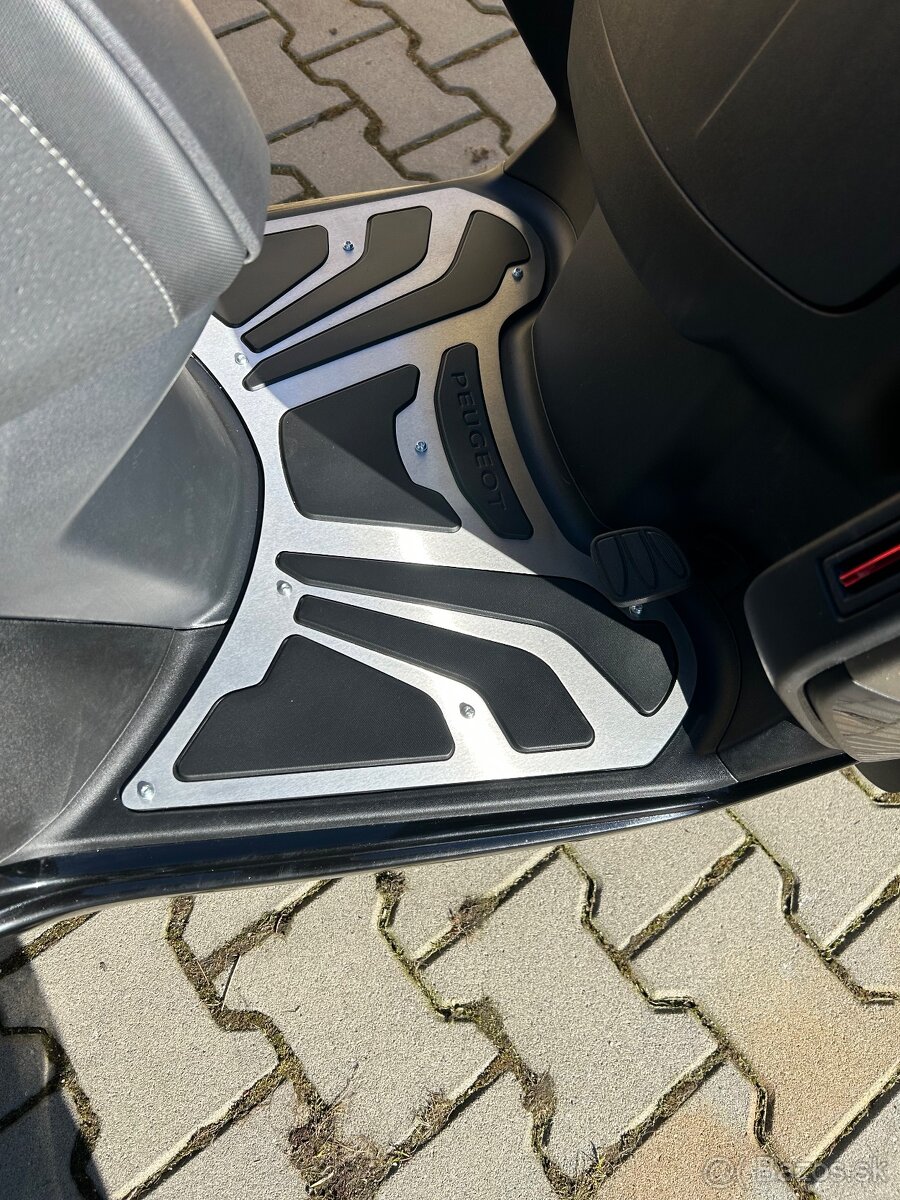 Peugeot METROPOLIS SW 400 - 6