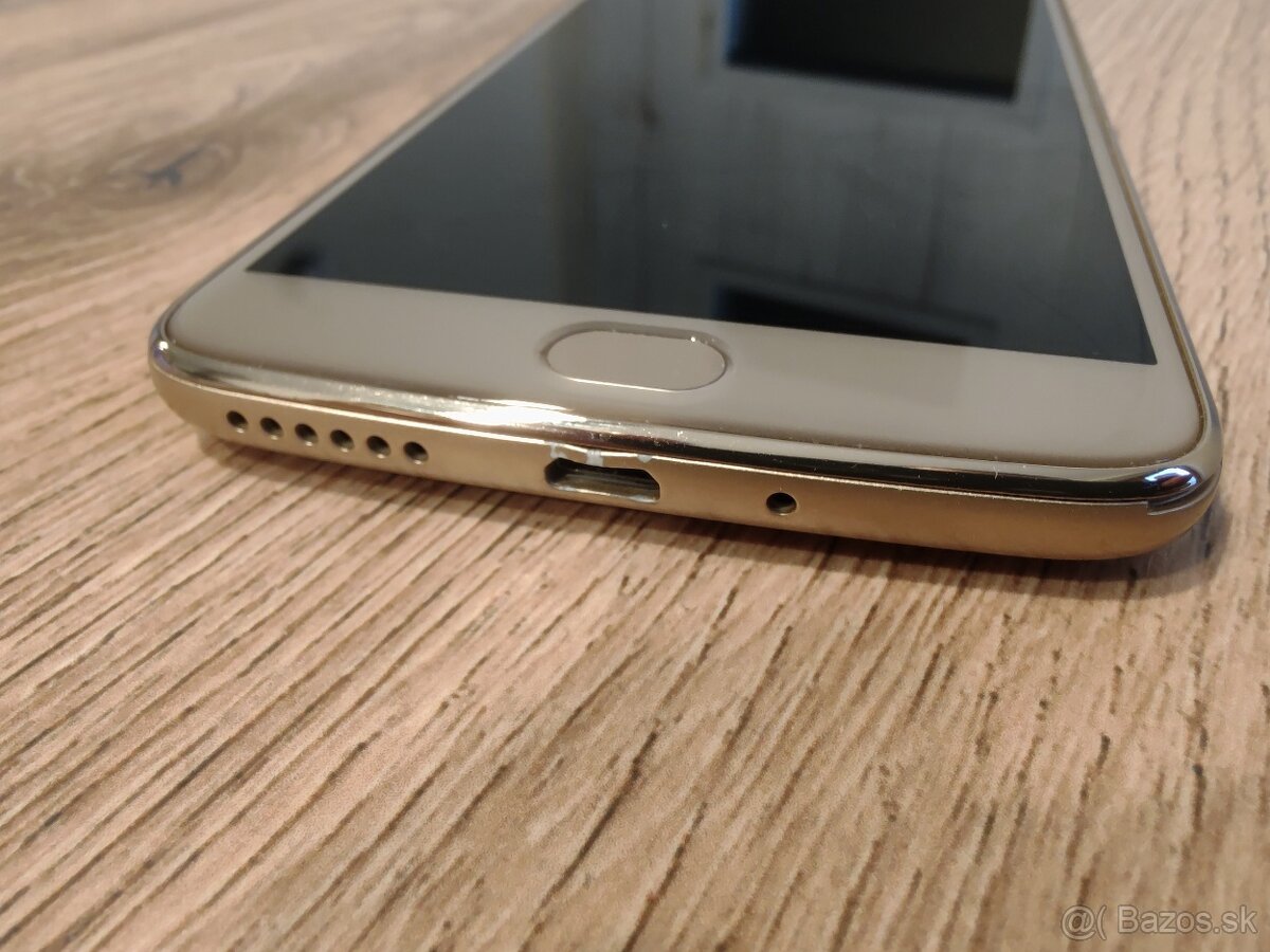 Motorola Moto e4+ - 6