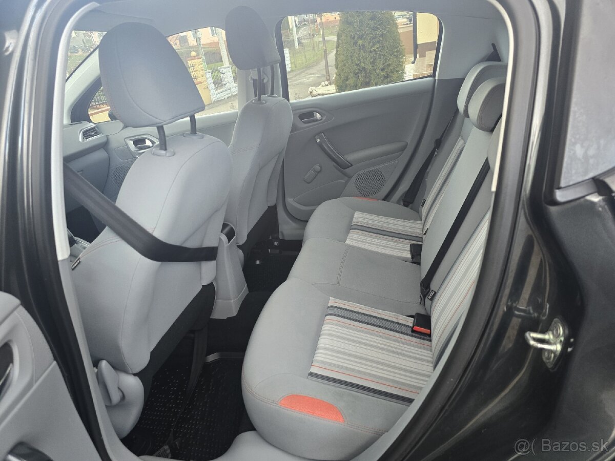 Predám Peugeot 208 1.2 benzín 45000km - 6