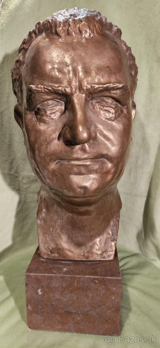 bronzová busta "Klement Gottwald"...Viktor Dobrovolný - 6