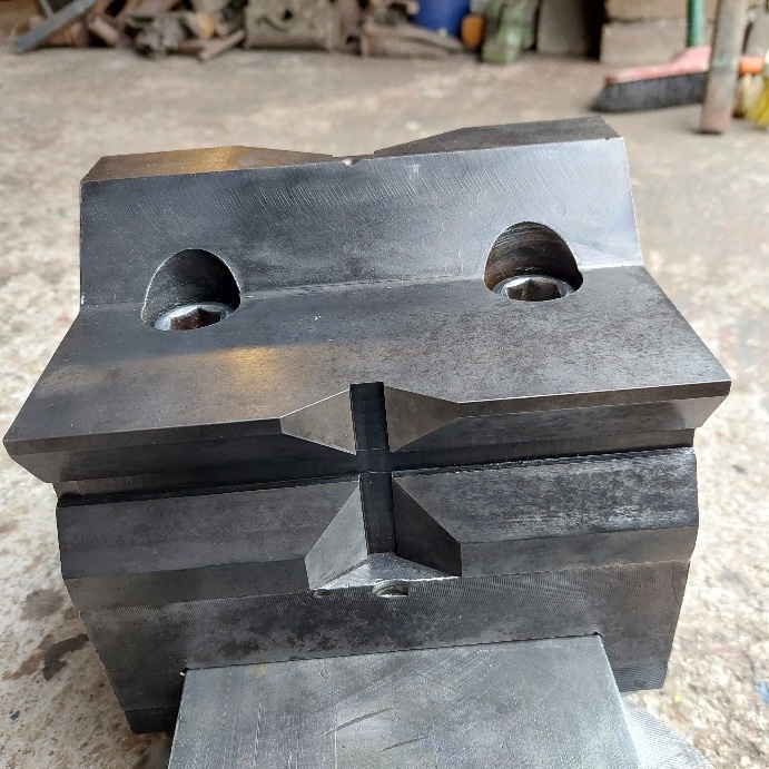 Prizmový , prizmatický zverák - 6