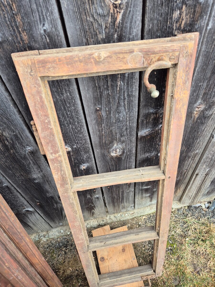 Staré drevené krídla okien - 6