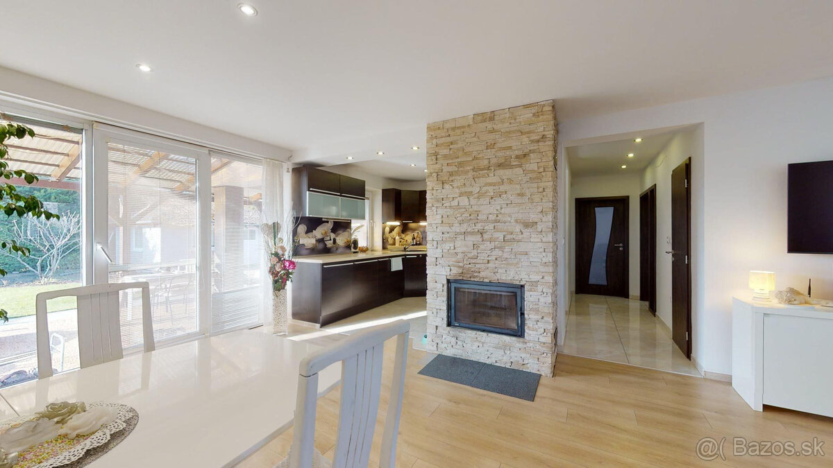 Výmerou nadštandardný rodinný dom, udržiavaná záhrada - 6