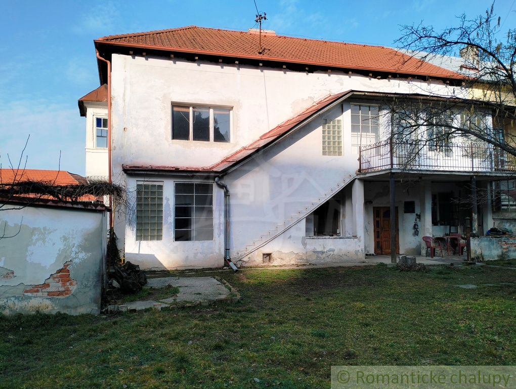 Historická vilka pod hradom Beckov na predaj - 6