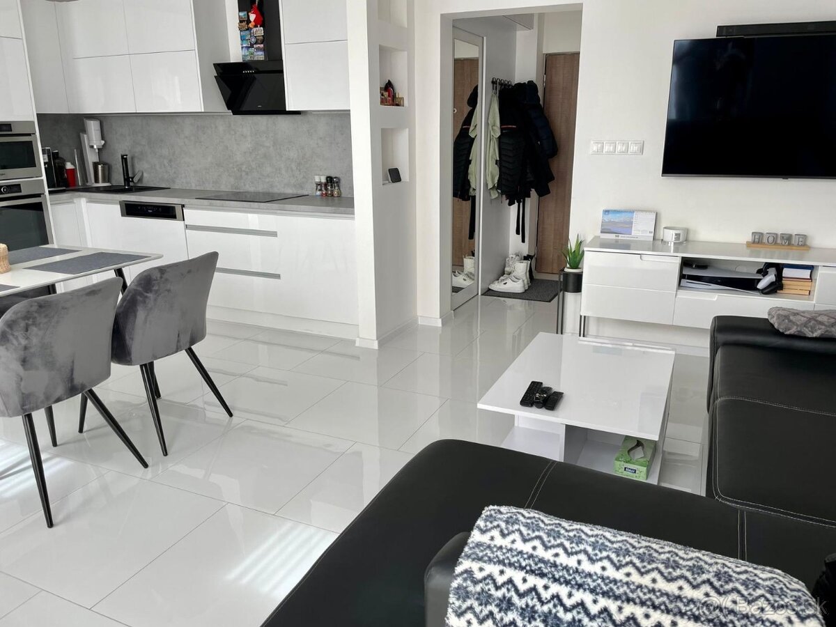 Exkluzívny 2-izbový byt s terasou, záhradkou a panoramatický - 6