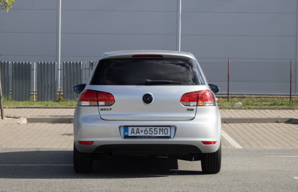 Volkswagen Golf 1.6 TDI z roku 2011 - 6