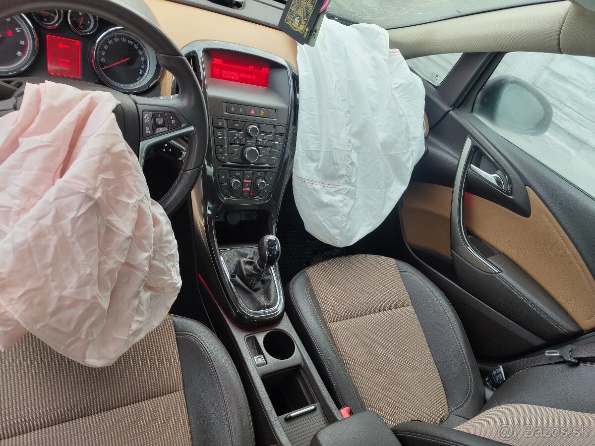 Opel Astra J 1.6 benzín - 6