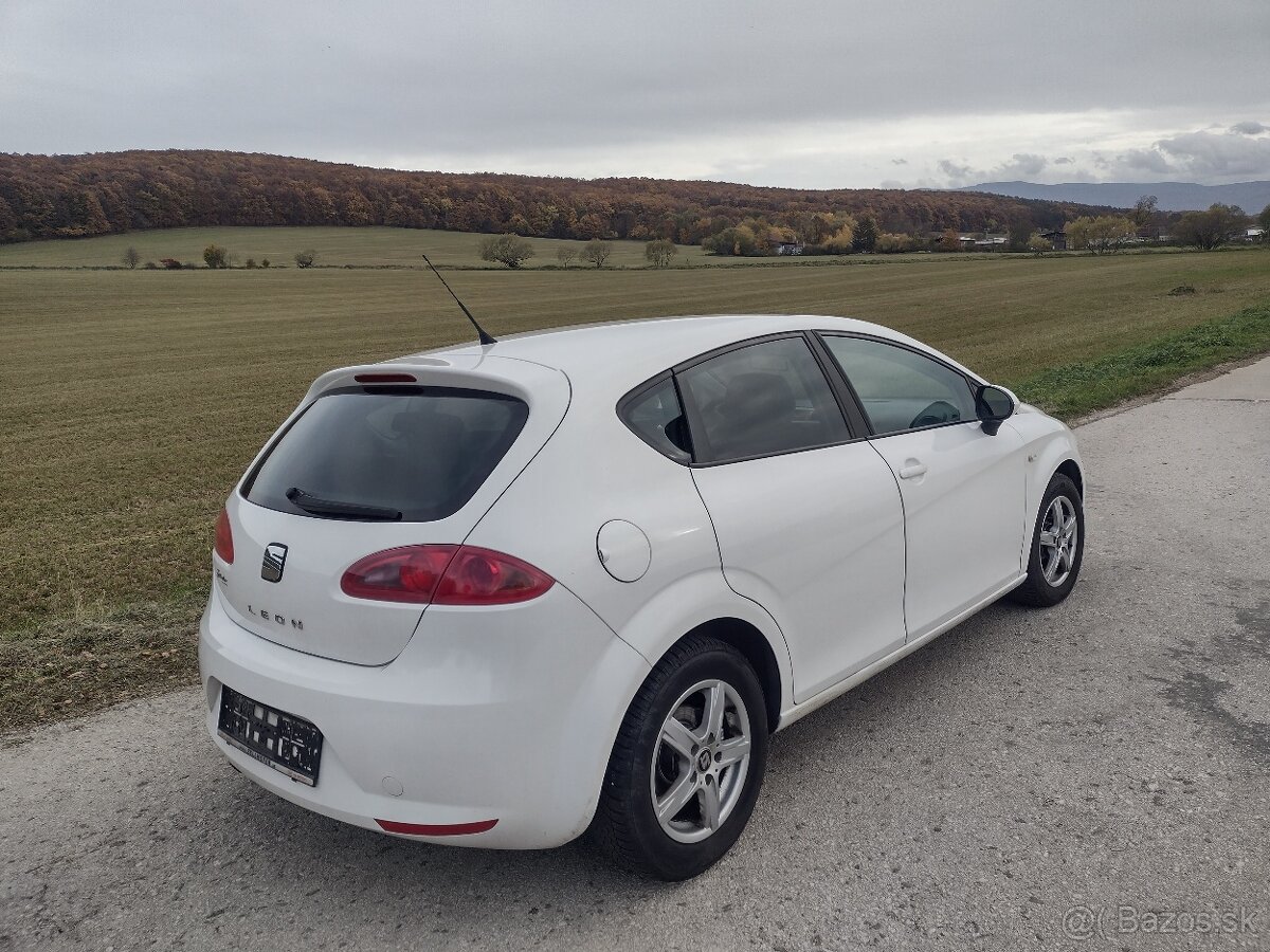 SEAT LEON 1.4 BENZIN 63 KW NAJ.167000 KM ROK VÝROBY 2009 - 6